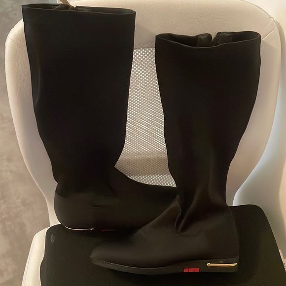 Black boots - Picture 1 of 6